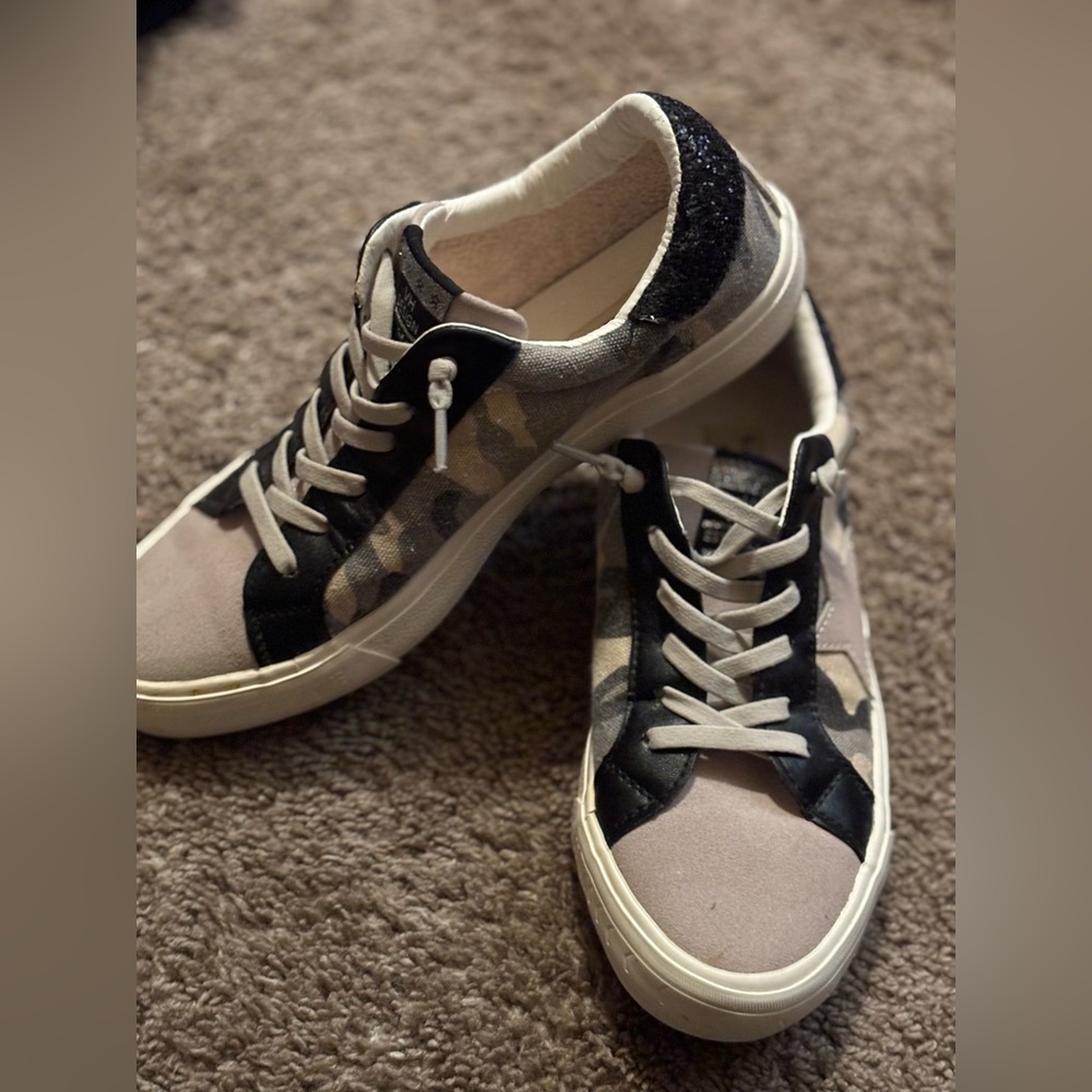 VH Design Camouflage Sneakers